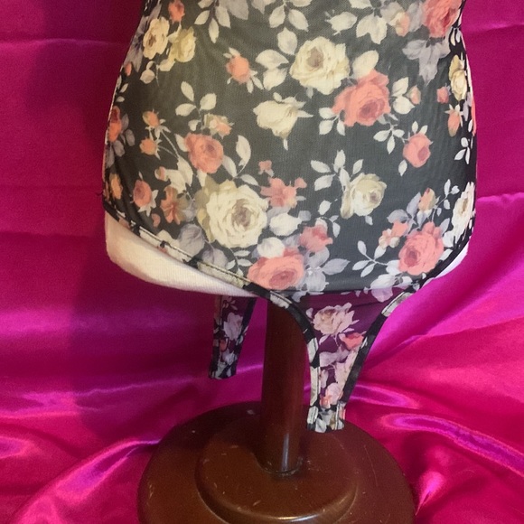 Size medium sheer floral bodysuit like new condition by Polly & Ester - Picture 3 of 4